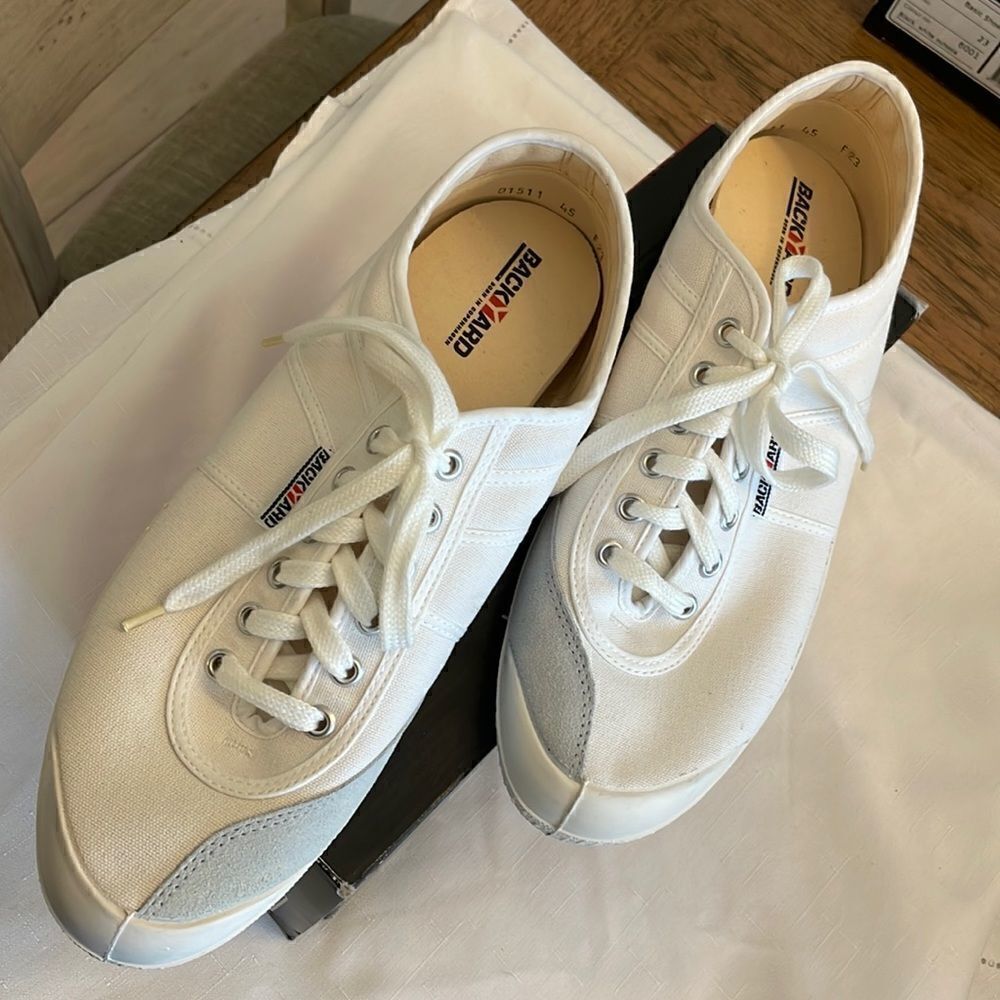 BACKYARD FOOTWEAR WHITE SNEAKERS.  NEW IN BOX